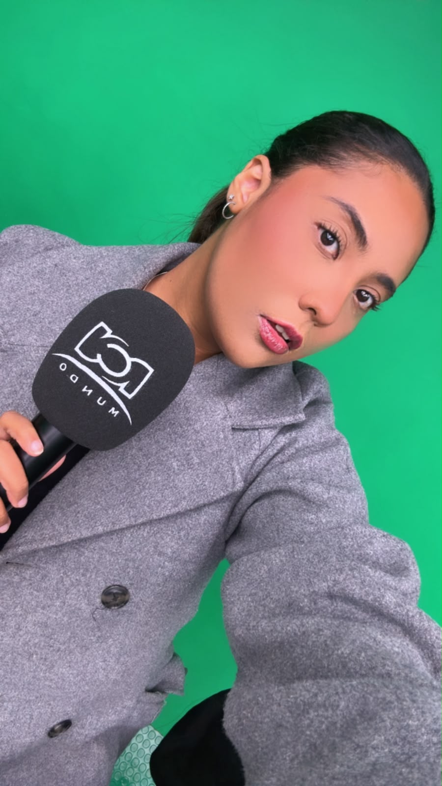 Lina Marcela Pérez con artistas y en cobertura (18)